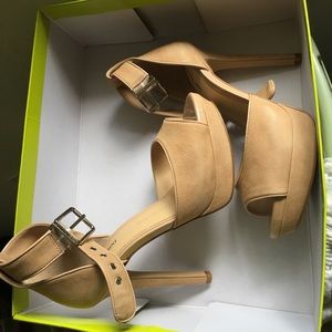 Tan Gianni Bini heels